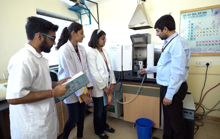 Biotechnology lab students at NIIT University